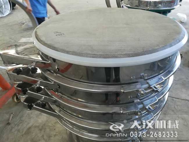 1000mm全不鏽鋼振動篩細節展示