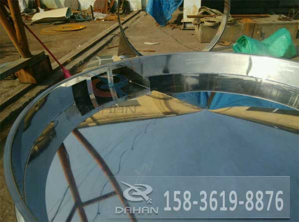 不鏽鋼振動篩出料口處細節圖