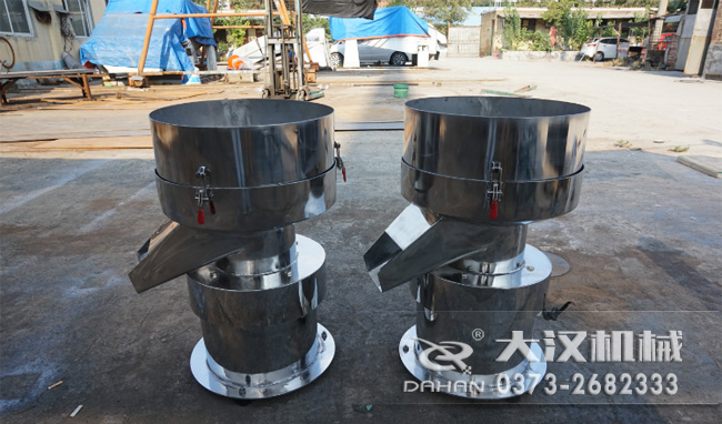 不鏽鋼塗料振動篩是一種比較受用戶歡迎的產品之一，主要優勢耐酸堿，不生鏽，使用壽命長。