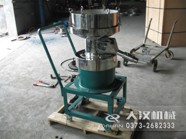 特殊製作的塗料振動篩-加裝小推車裝置，方便設備的移動。