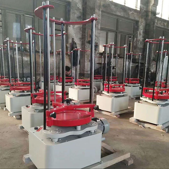 數台不帶篩框的頂擊式振篩機